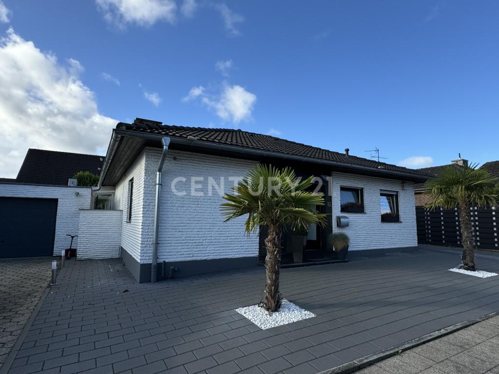 Frontansicht mit Garage