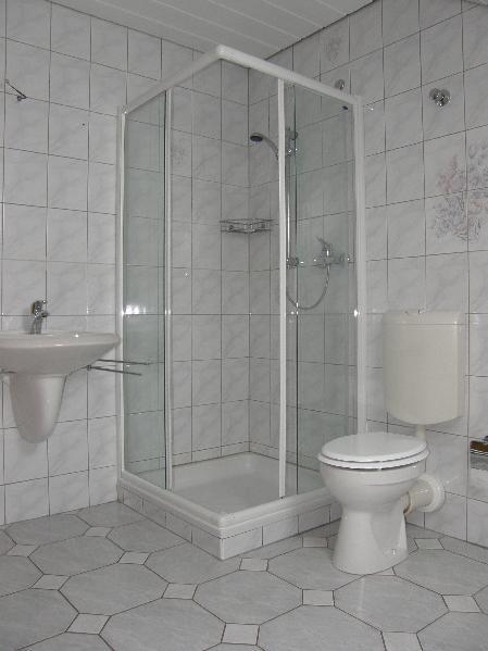 Großzügig geschnittene 3-Zimmer-Dachgeschoss-Wohnung im Zweifamilienhaus. - Foto 4