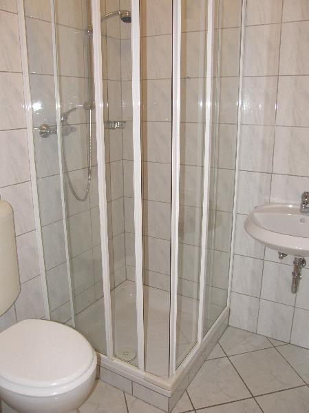 Großzügig geschnittene 3-Zimmer-Dachgeschoss-Wohnung im Zweifamilienhaus. - Foto 5