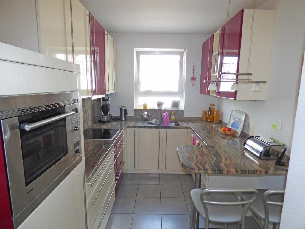 Moderne 4-Zimmer-Wohnung mit Einbauküche und Südbalkon - Photo 5