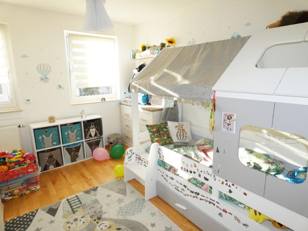 Moderne 4-Zimmer-Wohnung mit Einbauküche und Südbalkon - Photo 4