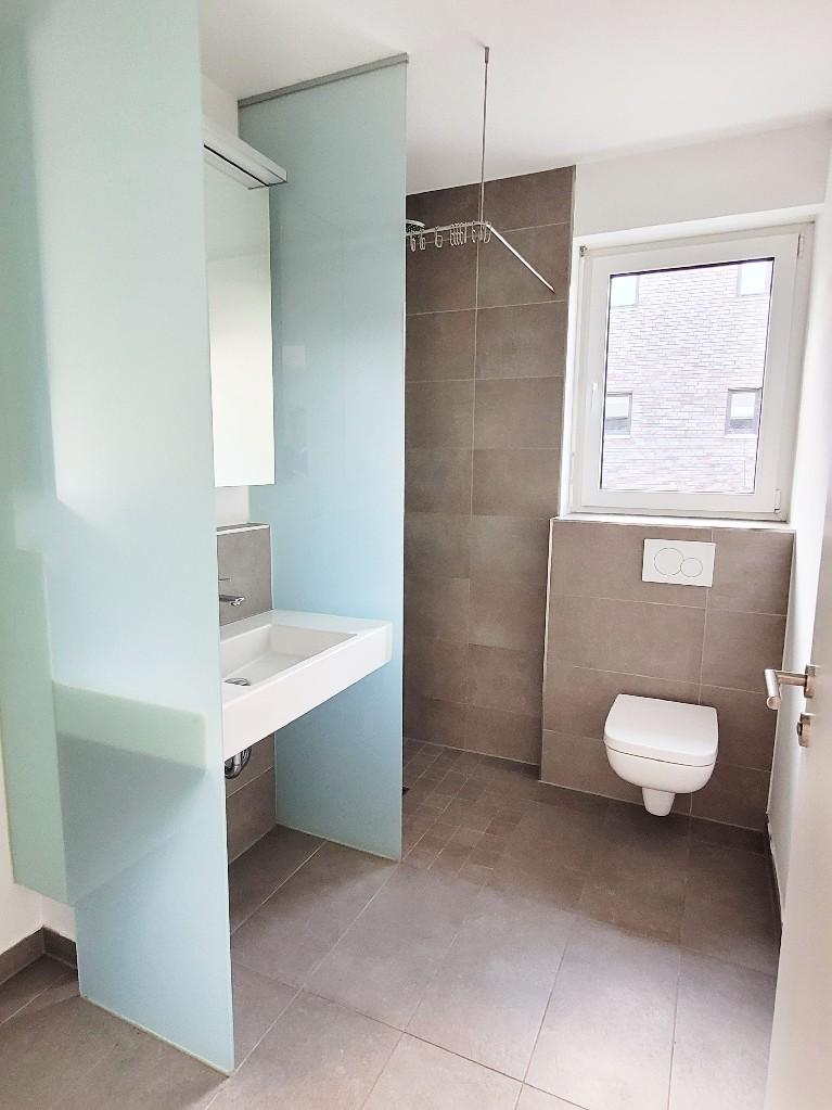 Modern geschnittene 3-Zimmer-Wohnung mit großen Sonnenbalkon in gefragter Lage von Leichlingen! - Foto 2