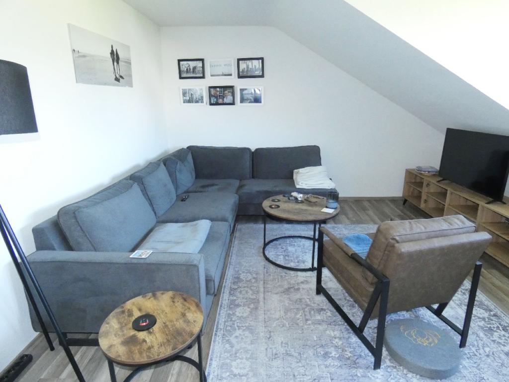 Gemütliche Dachgeschosswohnung mit Einbauküche - Foto 1