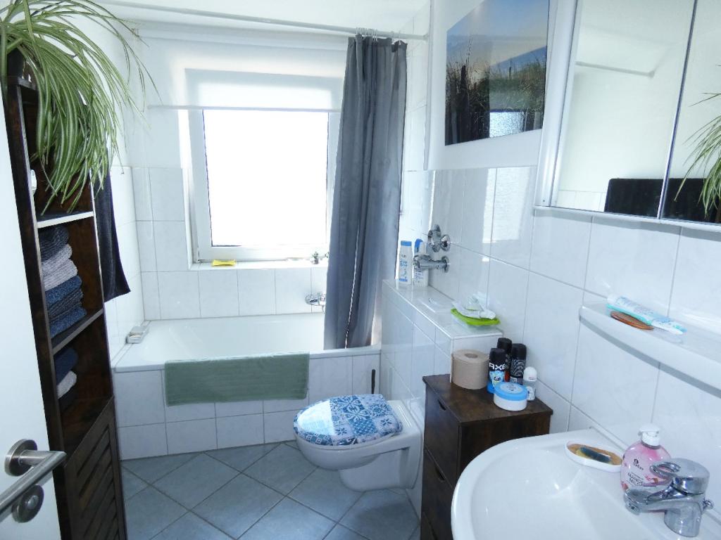 Gemütliche Dachgeschosswohnung mit Einbauküche - Foto 5