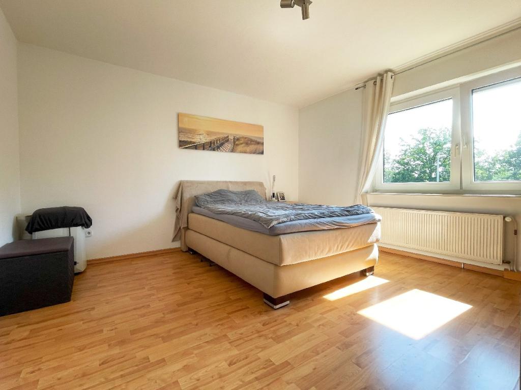 großzügiges Schlafzimmer