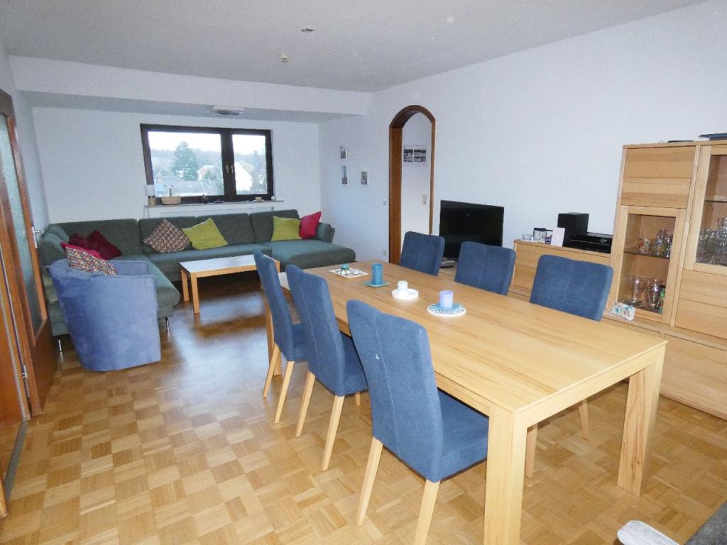 Geräumige 3-Zimmer-Dachgeschoss-Wohnung in zentraler Lage von Köln-Dünnwald! - Photo 1