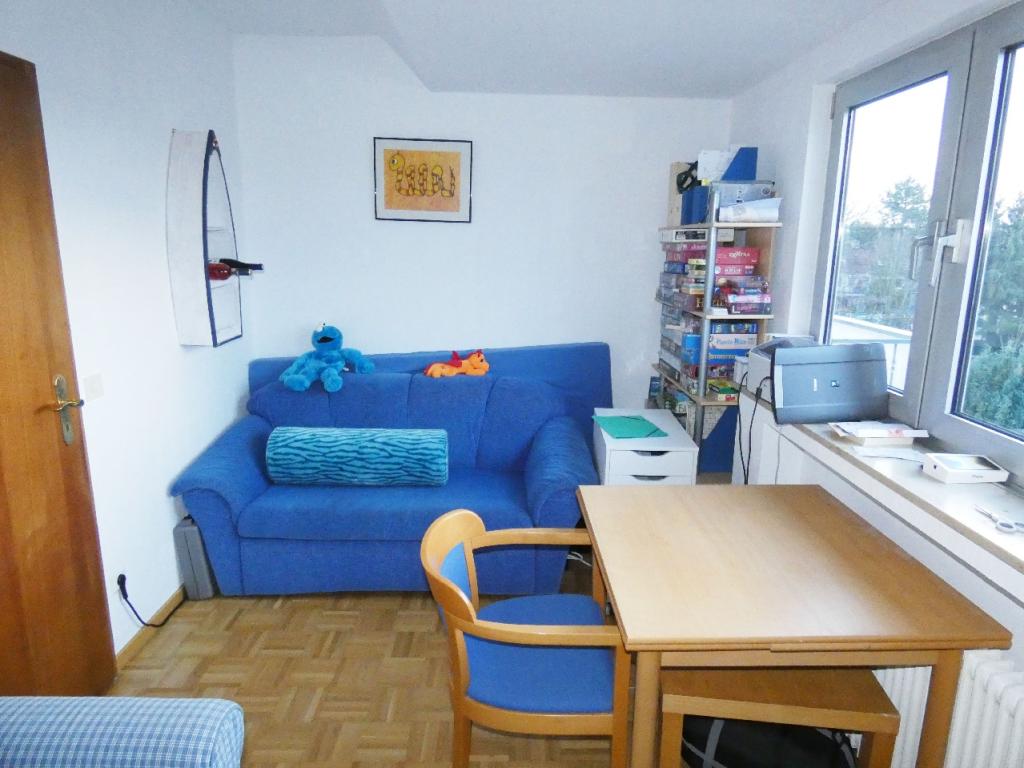 Geräumige 3-Zimmer-Dachgeschoss-Wohnung in zentraler Lage von Köln-Dünnwald! - Photo 2