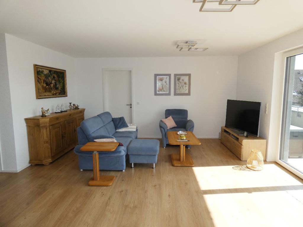 Moderne 4-Zimmer-Penthouse-Wohnung mit Einbauküche, Aufzug und großer Dachterrasse - Photo 2