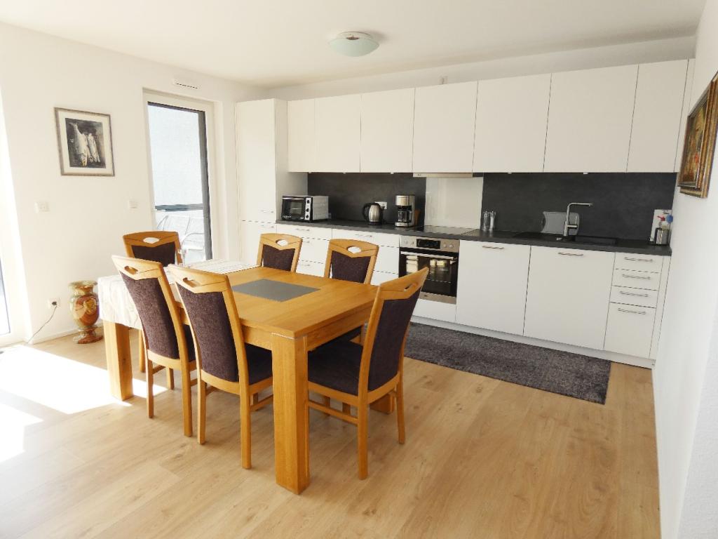 Moderne 4-Zimmer-Penthouse-Wohnung mit Einbauküche, Aufzug und großer Dachterrasse - Photo 5