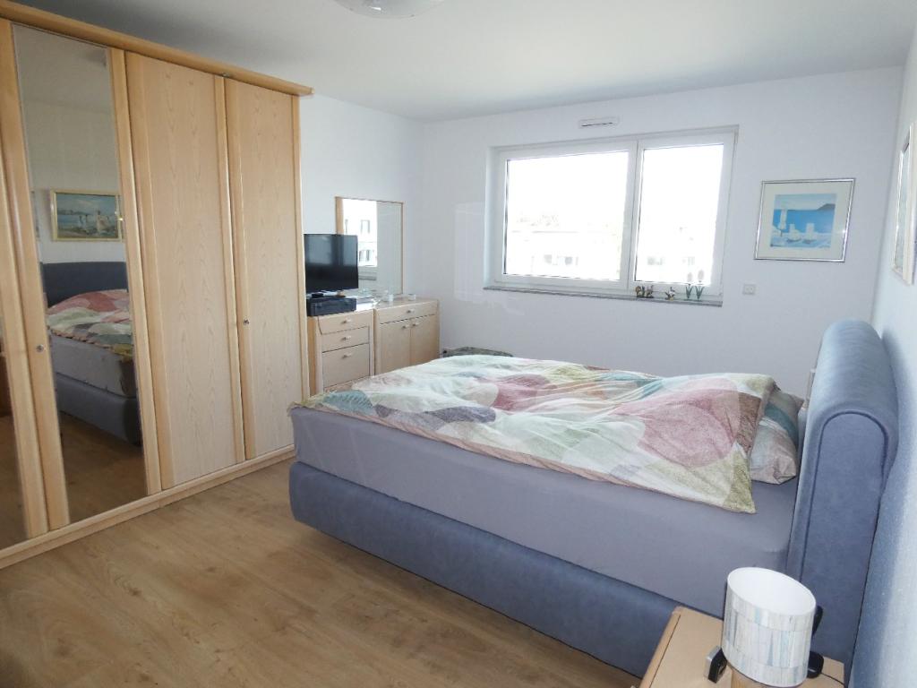 Moderne 4-Zimmer-Penthouse-Wohnung mit Einbauküche, Aufzug und großer Dachterrasse - Photo 4