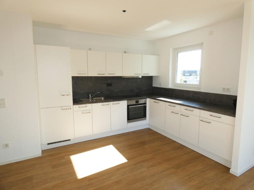 Modern geschnittene 4-Zimmer-Wohnung mit Einbauküche und Aufzug - Photo 3