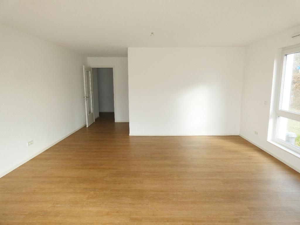 Moderne 4-Zimmer-Dachgeschoss-Wohnung mit Einbauküche und Aufzug - Foto 1
