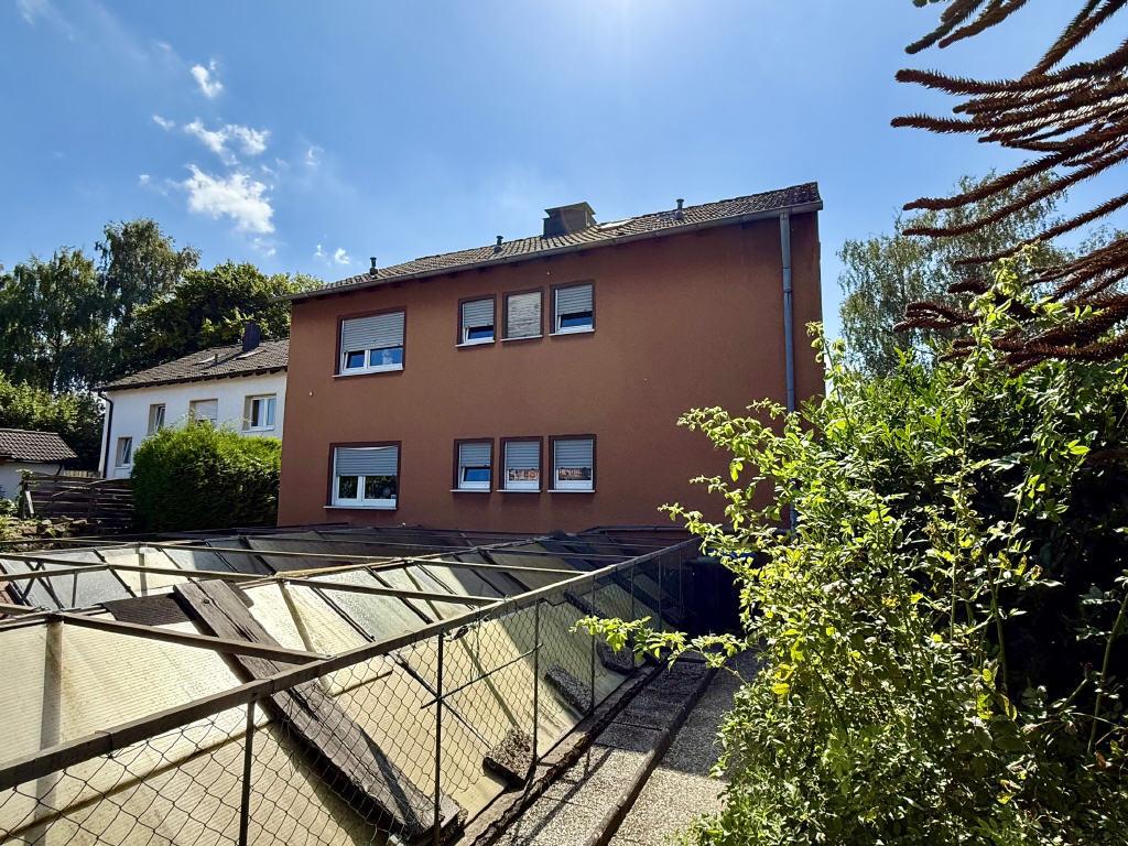Ansicht Wohnhaus mit Gewächshaus