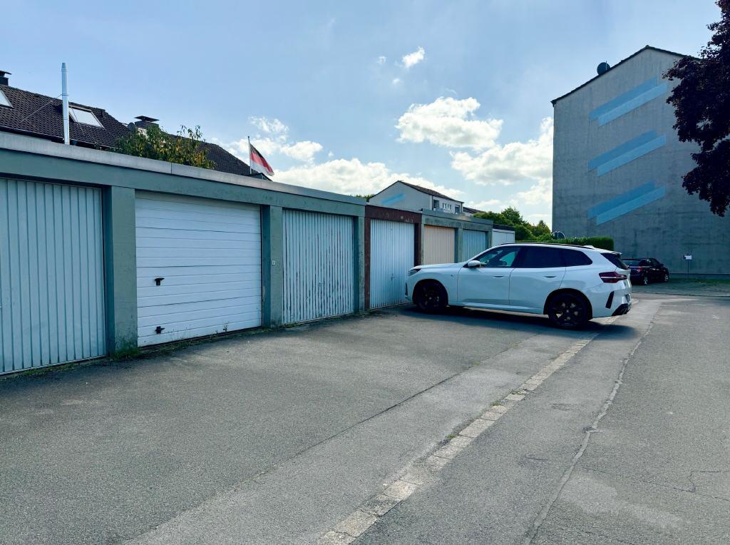 Separate Garage im nahe gelegenen Garagenhof