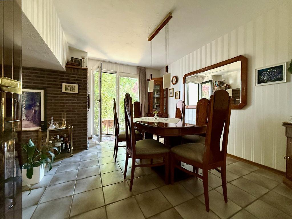 Erdgeschoss: Separater Essbereich