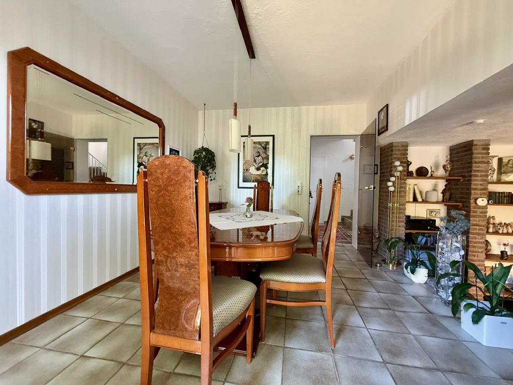 Erdgeschoss: Separater Essbereich