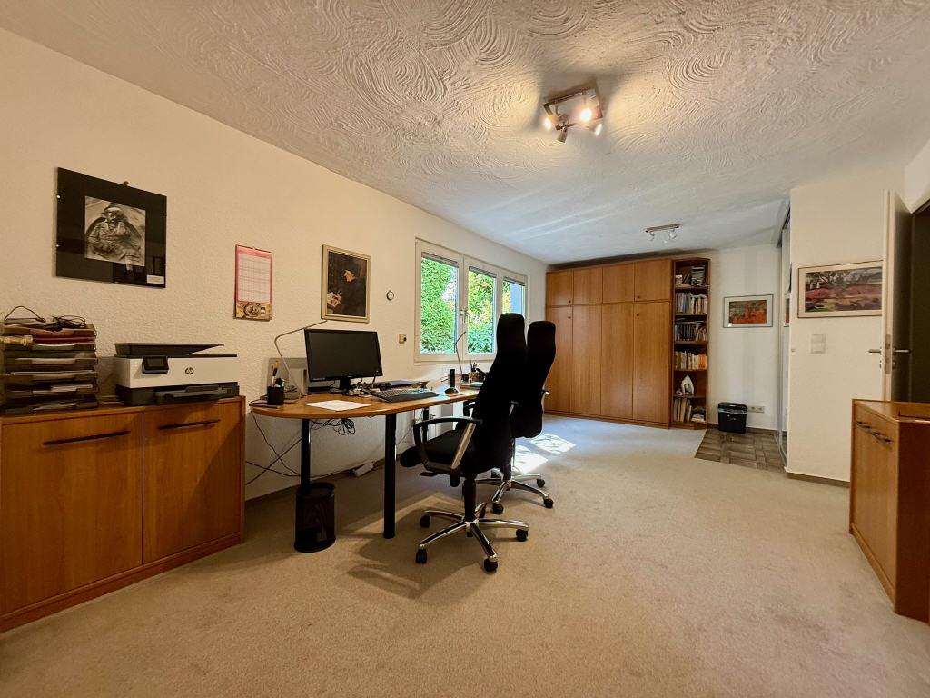 Einliegerwohnung (z. Zt. Home-Office)