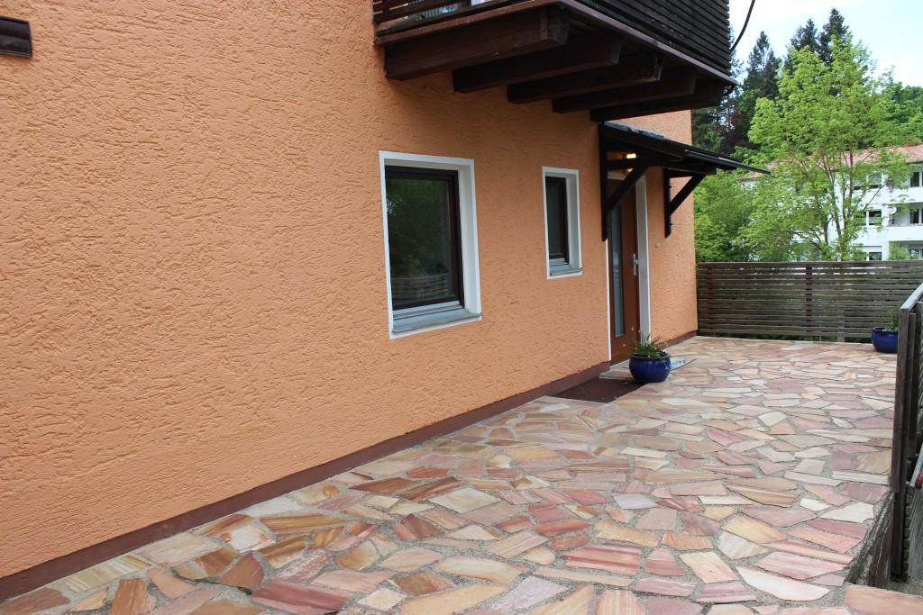 Terrasse und Hauseingang