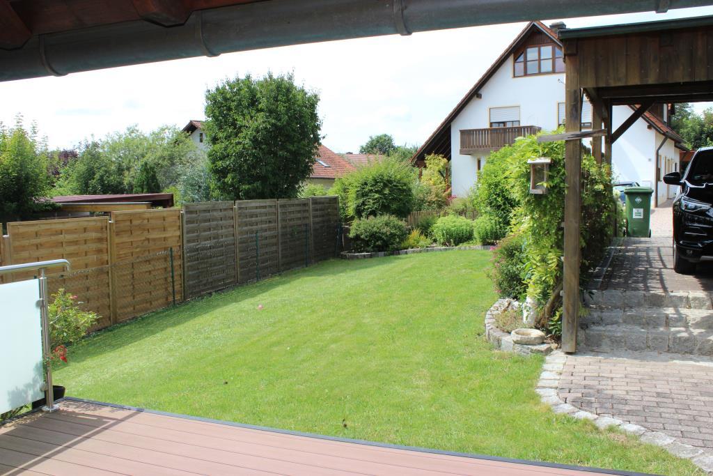 Carport mit Garten