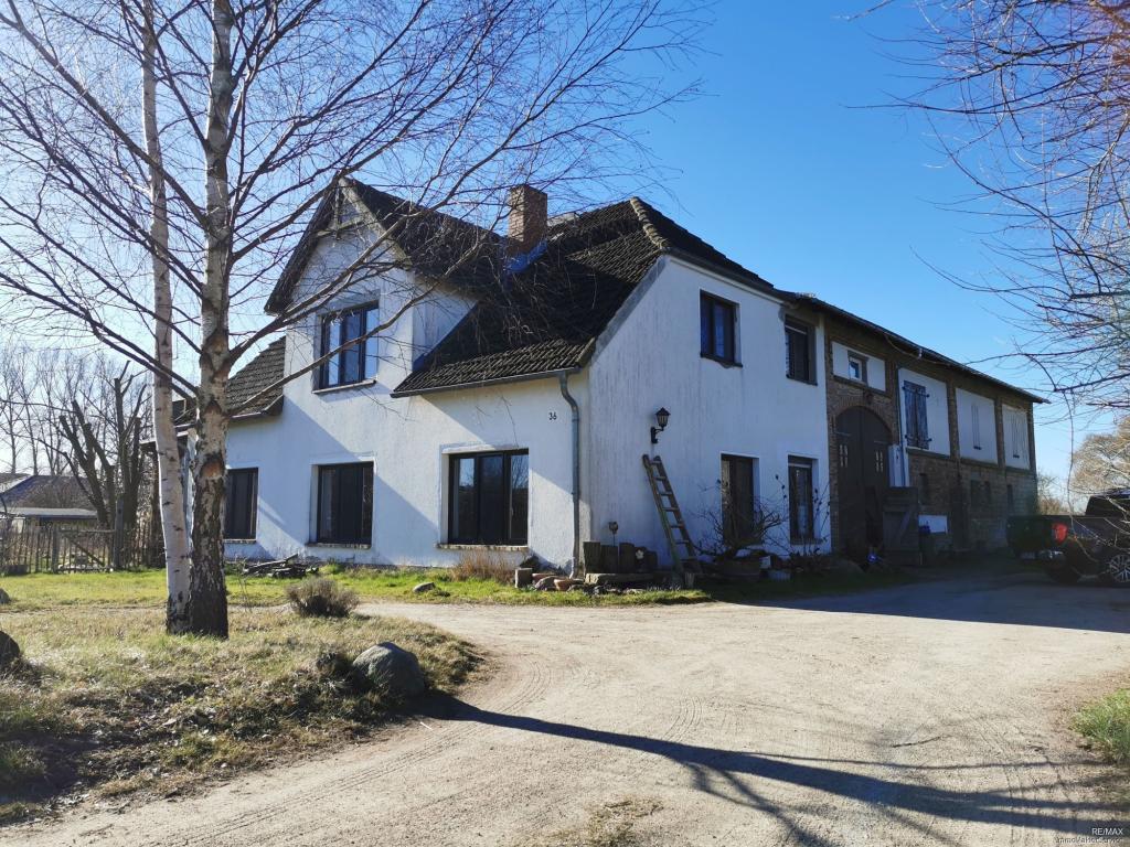 Das Haus von der Auffahrt gesehen