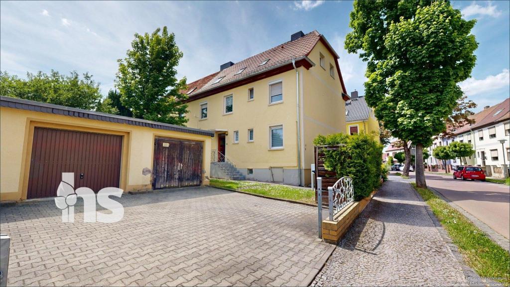Haus und Garagen