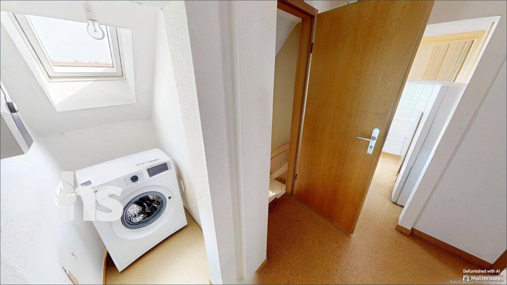Flur mit Stellplatz für Waschmaschine Wohnung DG