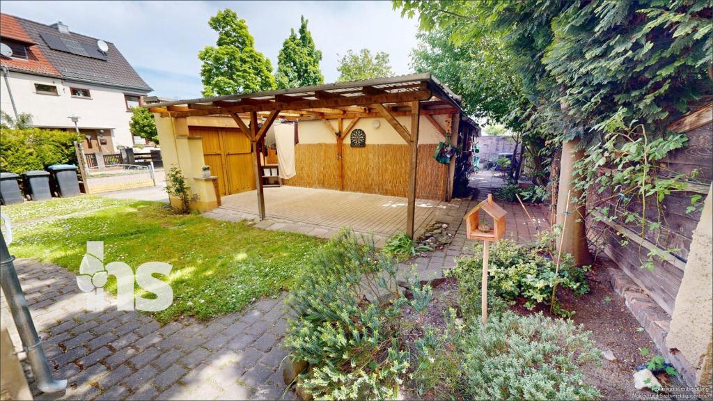 Blick auf Hof und Terrasse
