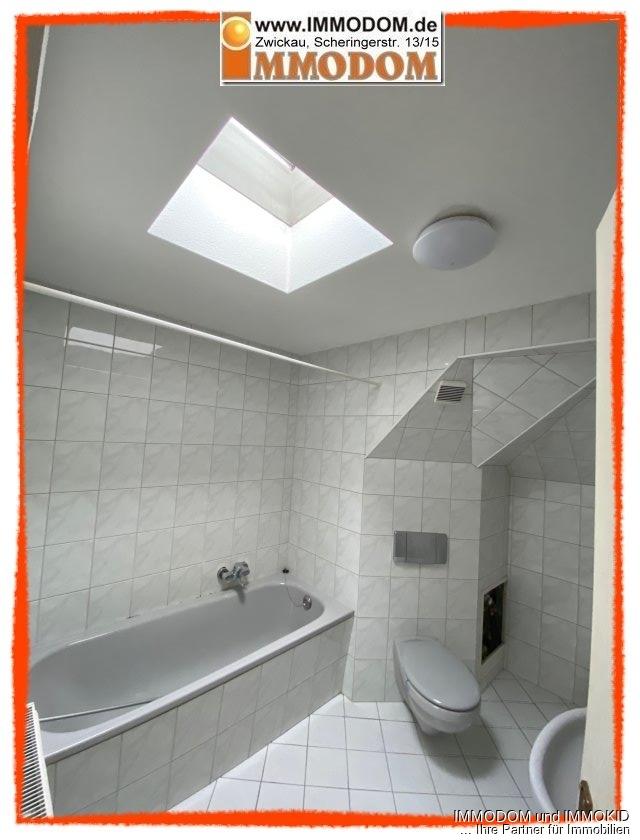 2-Zimmer-Dachwohnung mit EINBAUKÜCHE und Personenaufzug zu vermieten! - Photo 5