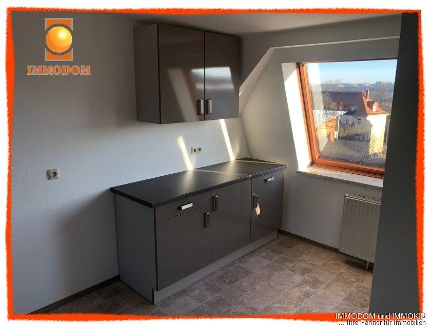 2-Zimmer-Dachwohnung mit EINBAUKÜCHE und Personenaufzug zu vermieten! - Photo 3