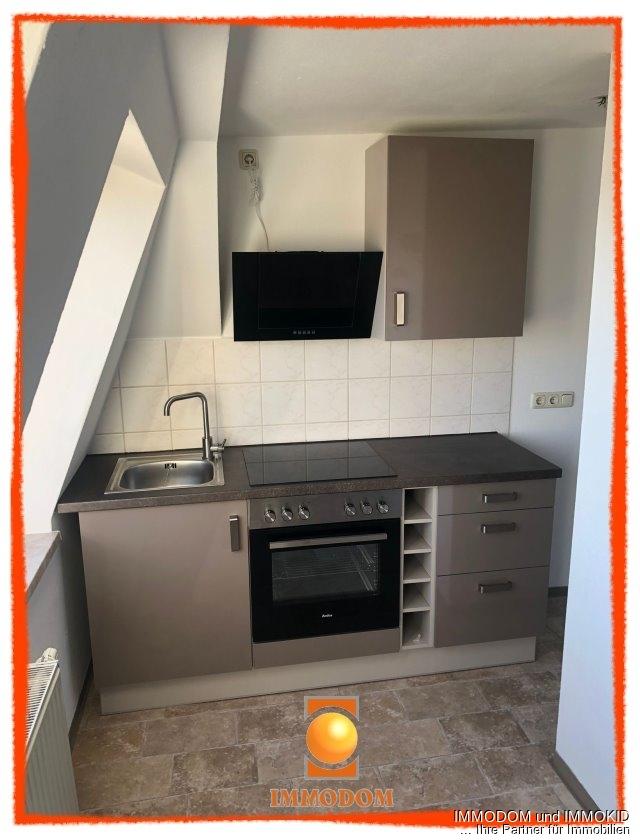 2-Zimmer-Dachwohnung mit EINBAUKÜCHE und Personenaufzug zu vermieten! - Photo 2