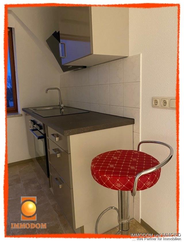 2-Zimmer-Dachwohnung mit EINBAUKÜCHE und Personenaufzug zu vermieten! - Photo 4