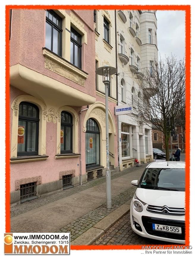 EINBAUKÜCHE, ERKER, PERSONENAUFZUG und PKW-Stellplatz plus eine 2-Zi.-Wohnung im Zentrum... was will man mehr? - Photo 2