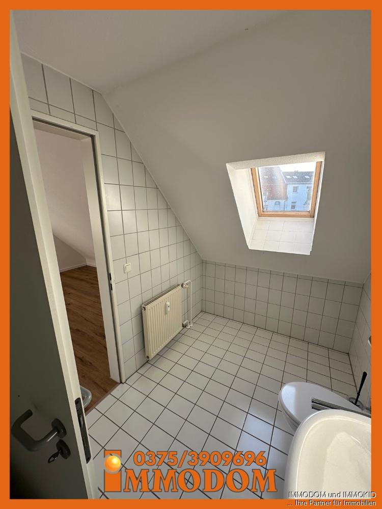 2-Zimmer-Wohnung mit Einbauküche, Balkon und Personenaufzug mitten in Zwickau, zu vermieten! - Foto 4