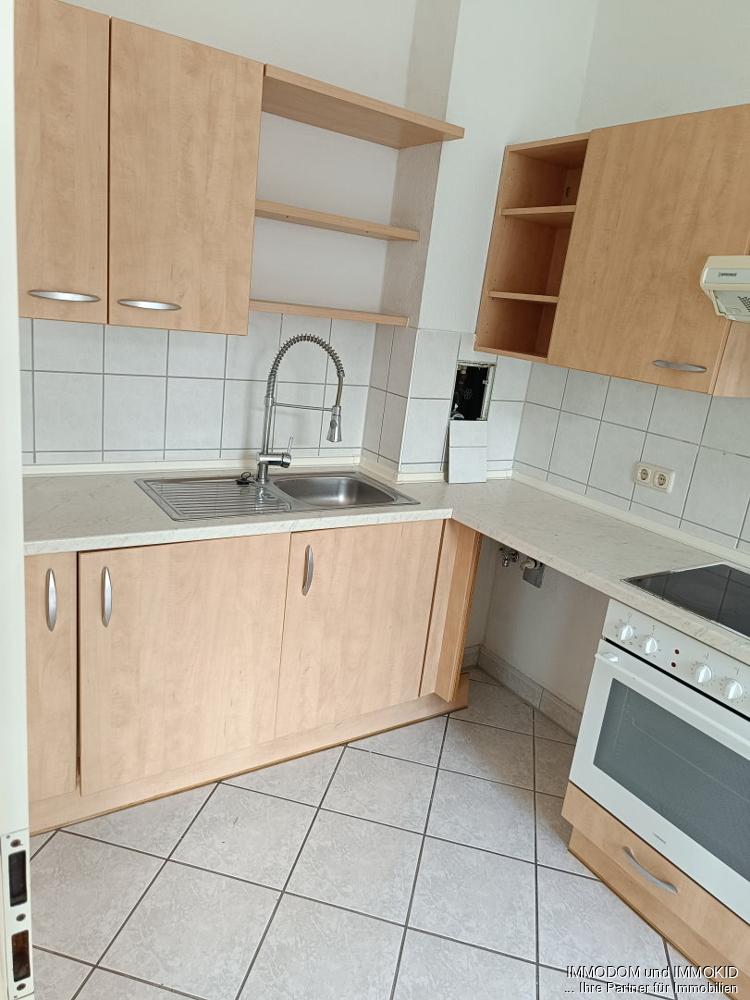 Schön geschnittene 3-Zimmer-Wohnung mit EINBAUKÜCHE, Personenaufzug, BALKON und Gäste-WC zu vermieten! - Foto 5