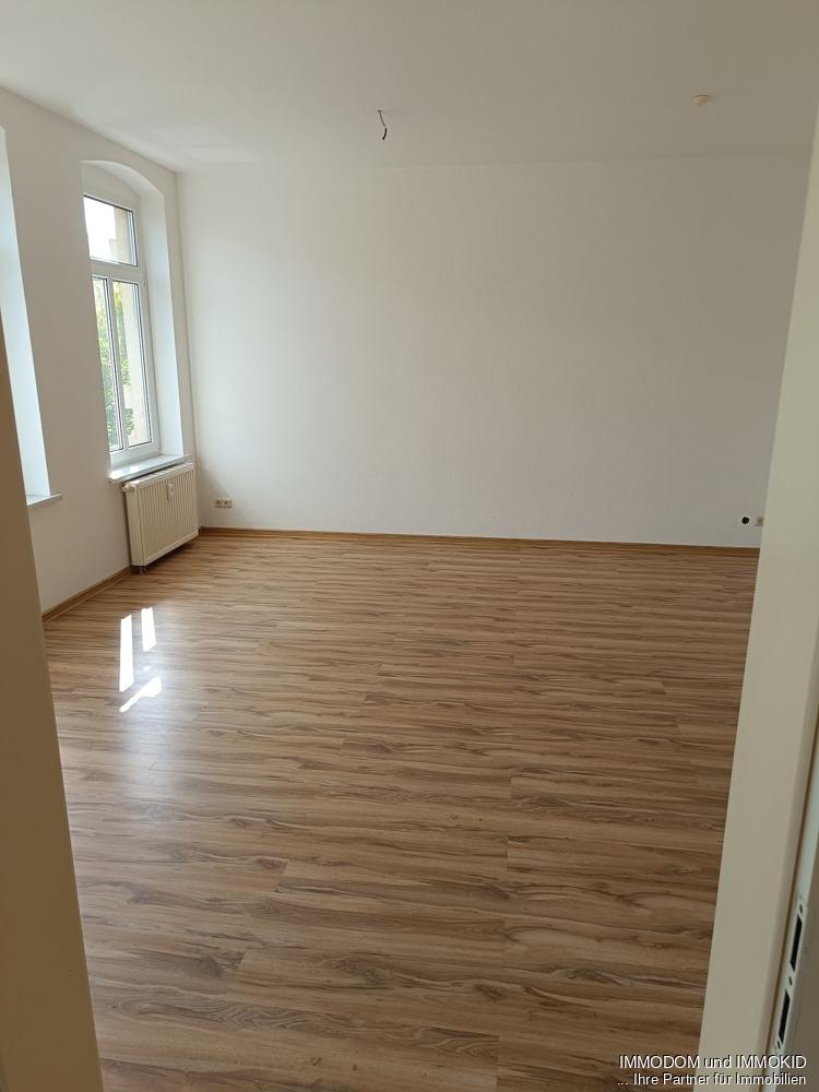 Schön geschnittene 3-Zimmer-Wohnung mit EINBAUKÜCHE, Personenaufzug, BALKON und Gäste-WC zu vermieten! - Foto 2