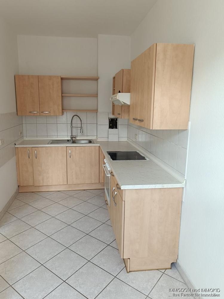 Schön geschnittene 3-Zimmer-Wohnung mit EINBAUKÜCHE, Personenaufzug, BALKON und Gäste-WC zu vermieten! - Foto 3