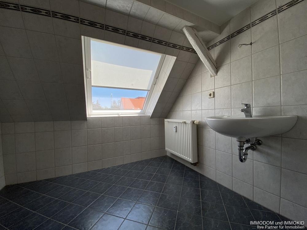 3-Zimmer-Dachgeschoss-Maisonettenwohnung mit Balkon in Zwickau-Oberplanitz zu vermieten! - Foto 3