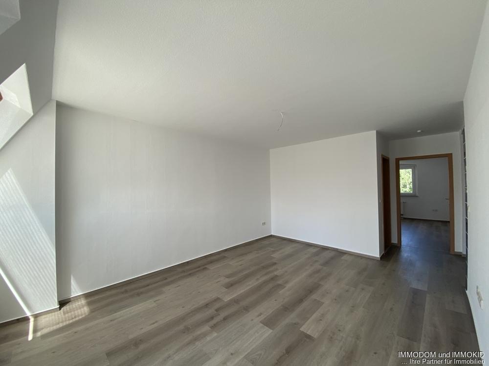 3-Zimmer-Dachgeschoss-Maisonettenwohnung mit Balkon in Zwickau-Oberplanitz zu vermieten! - Foto 1