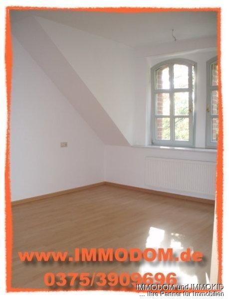 2-Zimmer-Dachwohnung in ruhiger & zentrumsnaher Grünlage von Zwickau zu vermieten! - Foto 4
