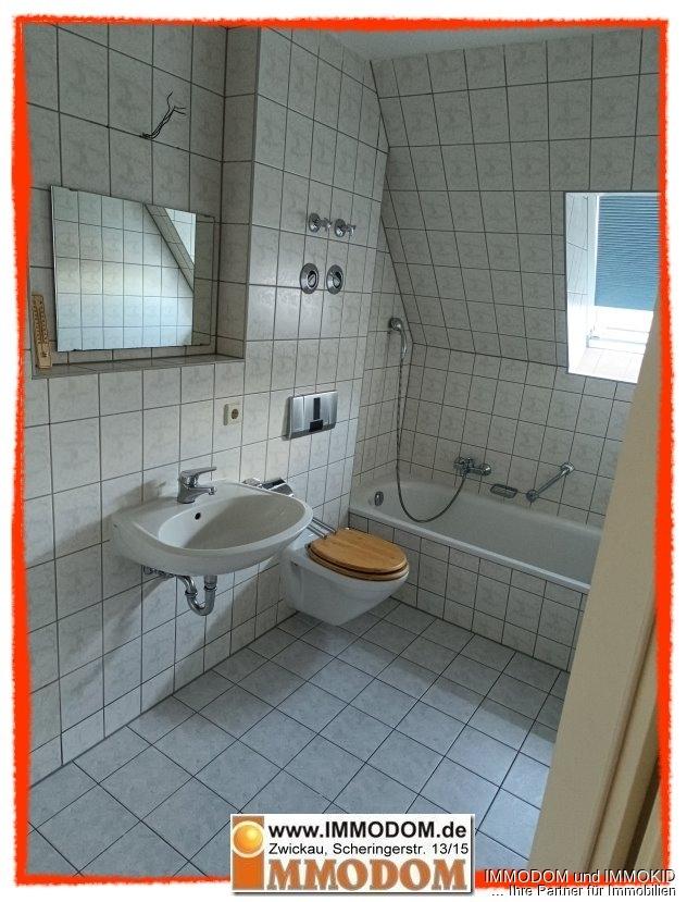 2-Zimmer-Dachgeschosswohnung mit EINBAUKÜCHE in Zwickau-Zentrum zu vermieten! - Photo 3