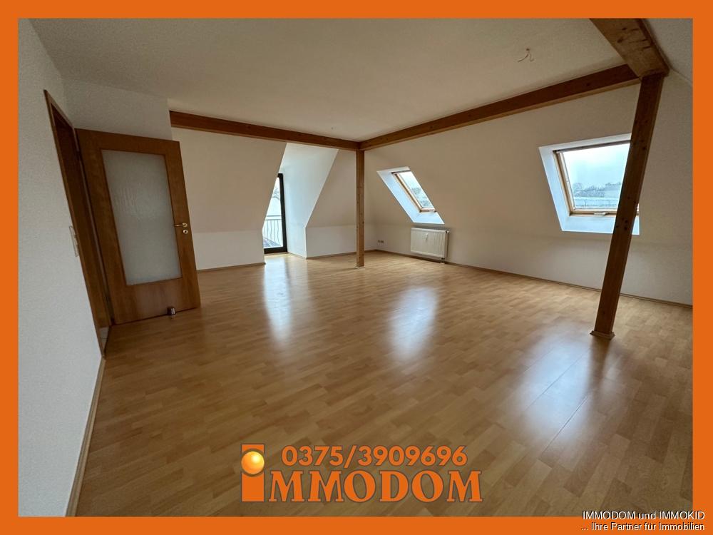 3-Zimmer-Dachgeschoss-Wohnung mit großem BALKON und Holzbalkendecke zu vermieten! - Photo 1