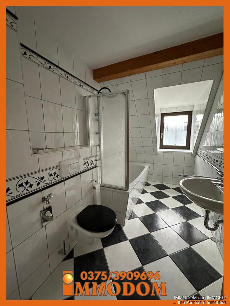 3-Zimmer-Dachgeschoss-Wohnung mit großem BALKON und Holzbalkendecke zu vermieten! - Photo 4