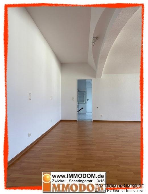 Appartement in Zwickau mit BALKON, EINBAUKÜCHE und Personenaufzug im Dachgeschoss zu vermieten! - Photo 2