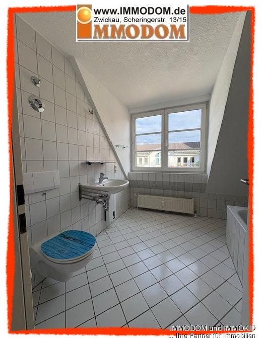 2-Zimmer-Wohnung in Zwickau im Dachgeschoss und mit Personenaufzug - Photo 2