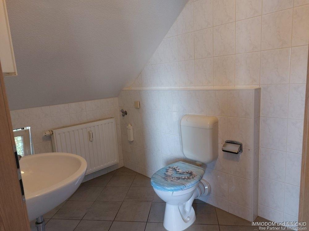 2-Zimmer-Dachwohnung in Friedrichsgrün mit Einbauküche und LAMINAT! - Photo 2