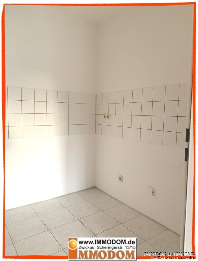 2-Zimmer-Wohnung mit BALKON und Tiefgaragen-PKW-Stellplatz (optional möbliert) in beliebtester Lage Zwickaus zu vermieten! - Photo 2