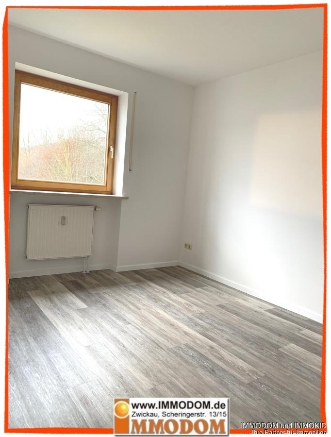 2-Zimmer-Wohnung mit BALKON und Tiefgaragen-PKW-Stellplatz (optional möbliert) in beliebtester Lage Zwickaus zu vermieten! - Photo 1