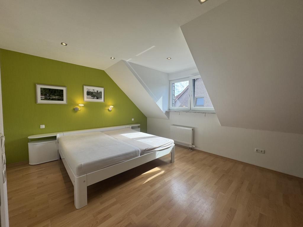 Viel Platz für die Familie – Doppelhaushälfte mit Garten und Garage - Photo 2