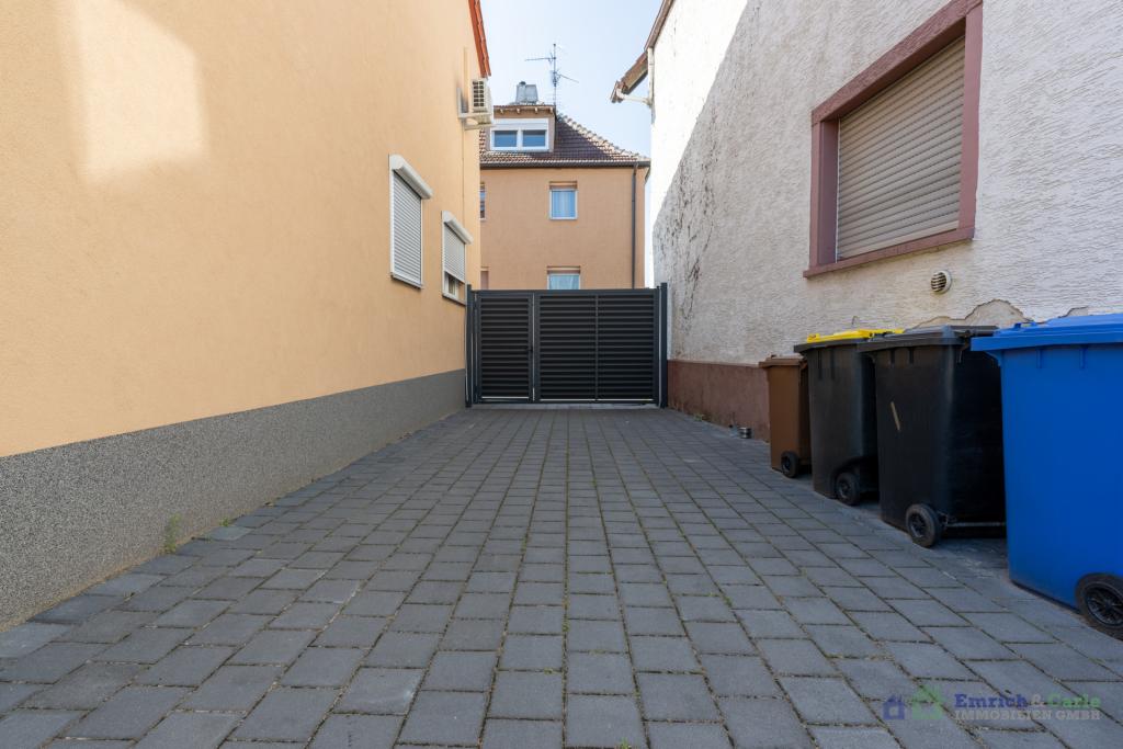 Hof / Einfahrt