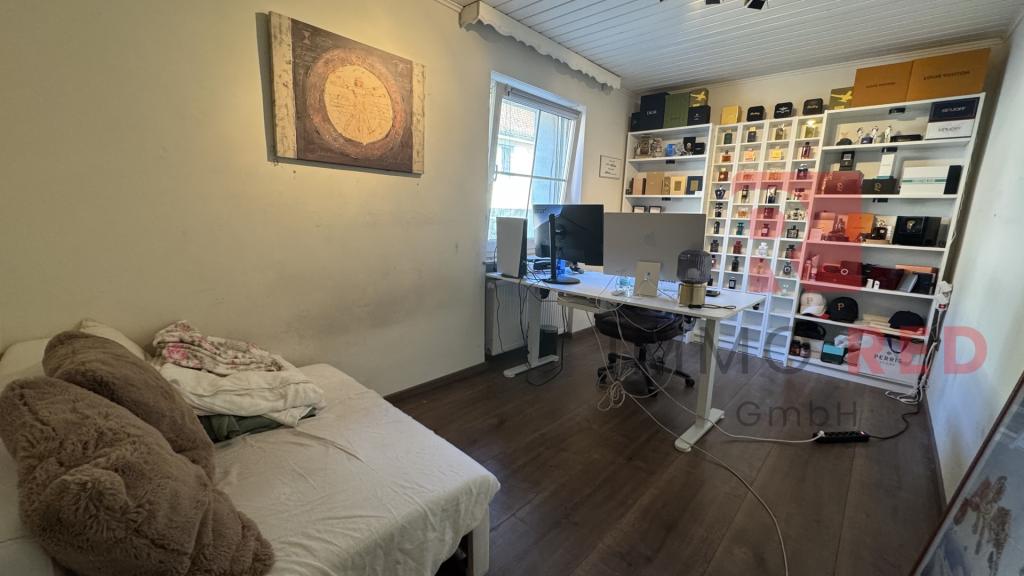 Büro EG